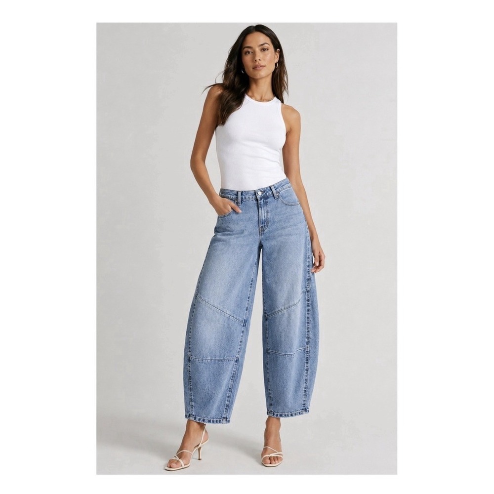 BCBGeneration Barrel Leg Jeans Light Wash Blue High Rise Denim Size 1/25